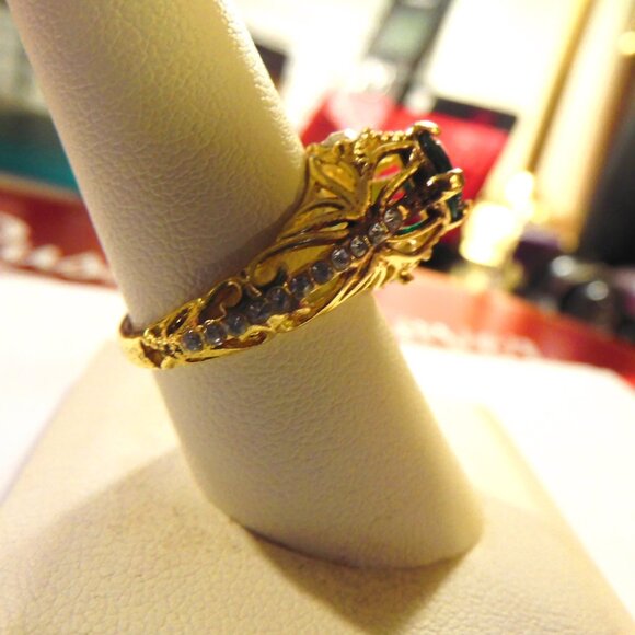 BEAUTIFUL GOLD, CRYSTAL AND EMERALD WOMEN'S RING - SZ 8 - Picture 2 of 7
